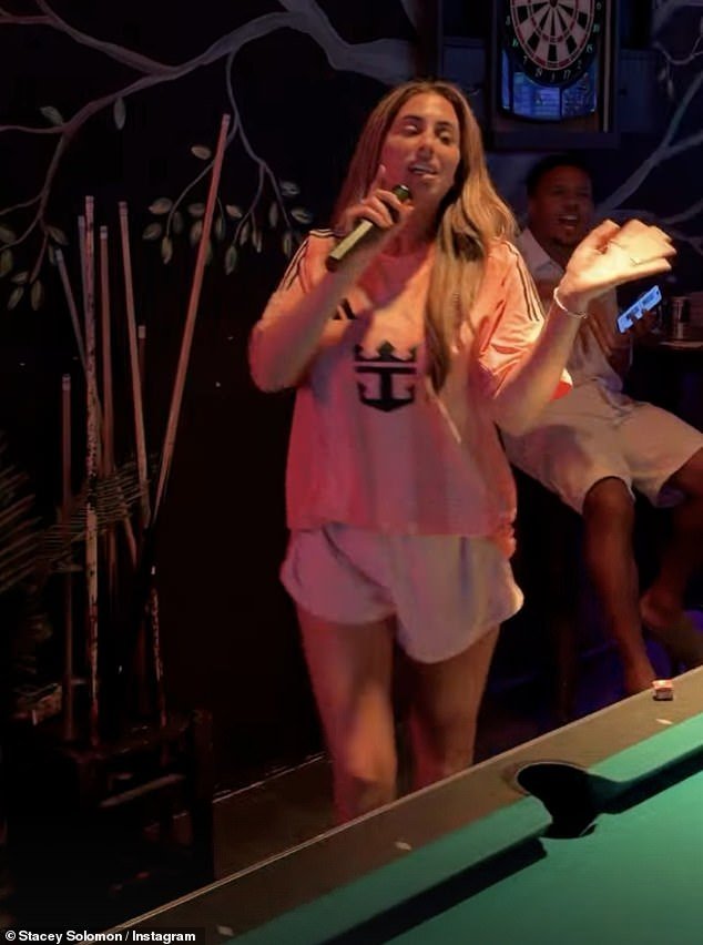 108517051-15807019-Stacey_Solomon_belted_out_songs_on_karaoke_with_Olivia_Attwood_a-a-8_1778485656223.jpg