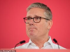 L’illuso Starmer dice al governo che NON si dimetterà poiché viene colpito da UN’ALTRA dimissione – con Streeting “pronto per il colpo mortale”