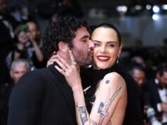 Cara Delevingne condivide un tenero bacio sulla guancia con il co-protagonista Jordan Firstman mentre si unisce a Léa Seydoux alla première di Gentle Monster, costellata di stelle, al Festival di Cannes