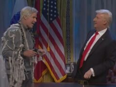 Il finale di stagione della SNL, aperto a freddo, vede il fantasma di Jeffrey Epstein interpretato da Will Ferrell “perseguitare” Trump mentre le battute oscure lasciano gli spettatori scioccati