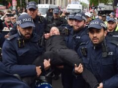 La polizia dà la caccia a sette sospetti di una manifestazione filo-palestinese per crimini d’odio mentre rivelano dettagli di 43 arresti durante manifestazioni rivali in un’operazione da 4,5 milioni di sterline