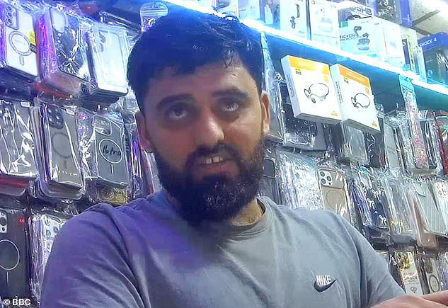 108686021-15826901-One_of_the_men_in_the_Woolwich_phone_shop_describing_how_the_arr-a-7_1779099697077.jpg