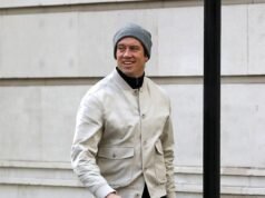 Vernon Kay torna a Radio 2 con un grande sorriso sul volto dopo aver trascorso il fine settimana con Tess Daly nel “divorzio più amichevole del mondo dello spettacolo”