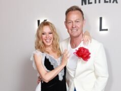 Kylie Minogue è affiancata dal suo ex Jason Donovan alla premiere del suo nuovo documentario Netflix 36 anni dopo la separazione dalla co-protagonista Neighbours
