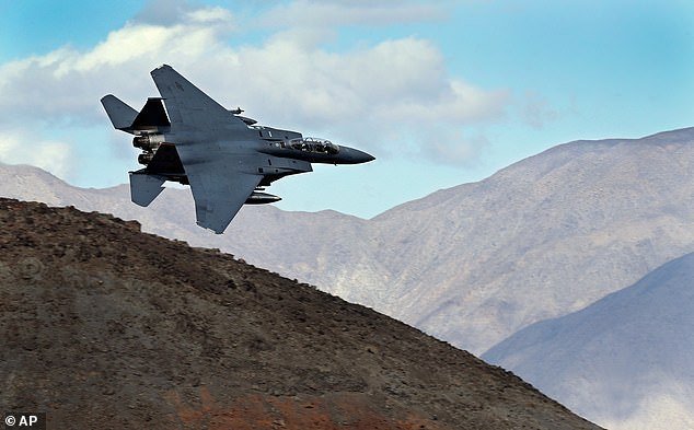 108761251-15835575-An_F_15E_Strike_Eagle_turns_toward_the_Panamint_range_over_Death-a-26_1779313403261.jpg