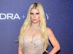 Jessica Simpson risponde all’ex Nick Lachey dopo che lui ha rivelato che era seduta in prima classe mentre i suoi figli volavano in pullman alle Hawaii