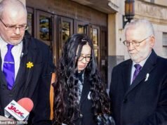 Il patrigno di un’adolescente incinta uccisa dal fidanzato viene portato in tribunale e multato per aver scritto che voleva che l’assassino si “impiccasse”
