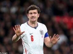 “Scioccato e sventrato” Harry Maguire viene espulso dalla squadra inglese della Coppa del Mondo mentre Thomas Tuchel si prepara a nominare un gruppo di 26 uomini – con un difensore centrale non scelto dalla scorsa estate in fila per una chiamata