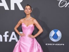 Maura Higgins è la bella del ballo del gala amfAR di Cannes in un abito di raso rosa mentre si unisce all’affascinante Eva Longoria e alla top model Heidi Klum