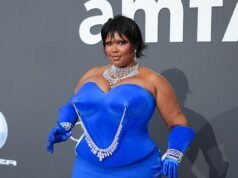 Lizzo mostra la perdita di peso di 60 libbre in un bizzarro corsetto con piercing ai capezzoli e diamanti abbaglianti al gala amfAR