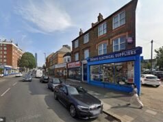 L’uomo viene arrestato dopo che cinque persone sono state accoltellate durante un attacco diurno in una strada di Londra