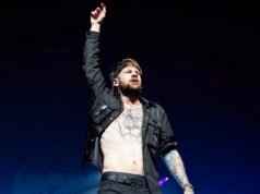 Il frontman dei Beartooth Caleb Shomo si dichiara “orgogliosamente gay” mentre sua moglie di 13 anni rompe il silenzio