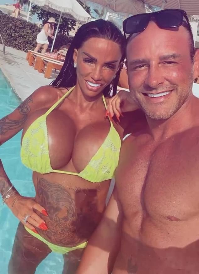 108833751-15844619-Katie_Price_met_Lee_Andrews_husband_number_four_online_and_they_-m-4_1779627175986.jpg