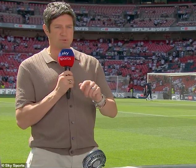 108834801-15844705-Vernon_Kay_was_spotted_still_wearing_his_wedding_ring_after_he_t-m-2_1779634777601.jpg