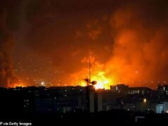 Gli Stati Uniti bombardano i siti missilistici dell’Iran e le navi posamine per “proteggere le truppe” mentre Trump spinge per un fragile accordo di pace