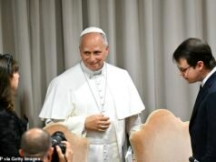 Il Papa mette in guardia dalle armi basate sull’intelligenza artificiale “oltre la portata umana” e dalle “nuove forme di schiavitù… che dominano l’umanità” mentre presenta il suo manifesto per la nuova tecnologia