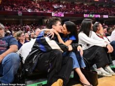 Timothee Chalamet e Kylie Jenner fanno le valigie a bordo campo del PDA mentre suggellano la vittoria dei Knicks con un bacio appassionato