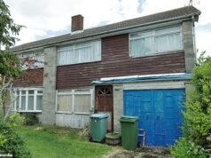 È questa la casa più solitaria della Gran Bretagna? Un semirimorchio fatiscente degli anni ’60 in cui non è MAI stato abitato è una delle 265.000 proprietà dimenticate che affliggono la nazione