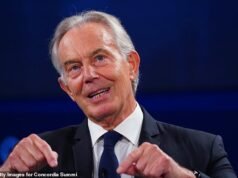 Tony Blair avverte che lo spostamento del Labour a sinistra sta spingendo la Gran Bretagna nella “zona retrocessione” – e dice che abbandonare Starmer non risolverà i problemi del partito