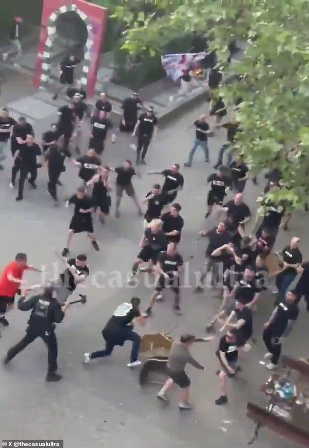 108885809-15852213-Violent_clashes_erupted_between_rival_fans_ahead_of_the_Conferen-a-15_1779889208151.jpg