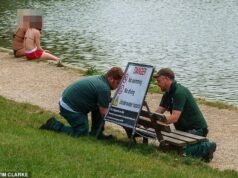 Repressione dei sunseeker “egoisti”: i ranger di Hampstead Heath installano segnali di “divieto di nuotare” dopo che la folla ignora il divieto di fare un tuffo nello stagno degli uccelli durante l’ondata di caldo