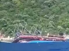 La momentanea imbarcazione a tema pirata che trasportava inglesi affonda in Turchia mentre 148 passeggeri si lanciano per salvarsi la vita