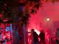 I tifosi dell’Arsenal si scontrano con le bande del Paris St Germain a Budapest e la polizia arresta due tifosi britannici prima della finale di Champions League