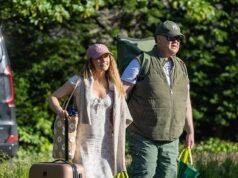 Il signor Tumble, 55 anni, arriva in hotel con la fidanzata co-protagonista Samantha Dorrance, 34 anni, dopo che l’icona “follemente innamorata” di CBeebies ha ammesso di essere “maniaco del lavoro” e ha lottato per trovare “quello giusto”