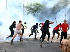 Scoppiano disordini a Parigi a pochi minuti dall’inizio della finale di Champions League mentre migliaia di agenti di polizia francesi si preparano per una notte di caos
