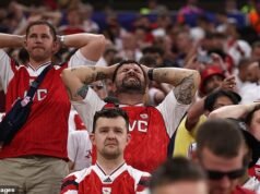 Tifosi dell’Arsenal disperati e giocatori in lacrime mentre perdono la finale di Champions League ai rigori dopo che il loro difensore centrale ha tirato un calcio sopra la traversa