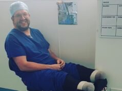 L’ex chirurgo del servizio sanitario nazionale che si è amputato le gambe per fantasia sessuale malata viene radiato