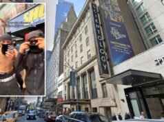Una folla di adolescenti prende d’assalto la chiesa di Scientology di Times Square nel mezzo della tendenza virale della “corsa veloce”.