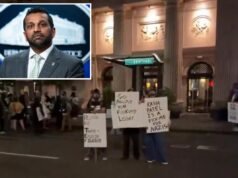 I manifestanti invadono l’hotel dell’Oregon dove presumibilmente alloggiava il direttore dell’FBI Kash Patel mentre partecipava al funerale