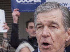 La metà dei criminali rilasciati dall’ex governatore democratico della NC Roy Cooper ha commesso nuovamente un reato