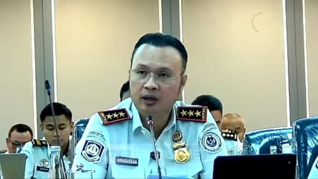 1779711861_6a13f01268296-dirjen-imigrasi-hendarsam-marantoko_gemini_1265_711.jpg