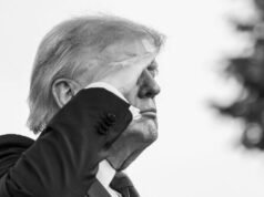 Donald Trump partecipa alla cerimonia del Memorial Day al cimitero nazionale di Arlington