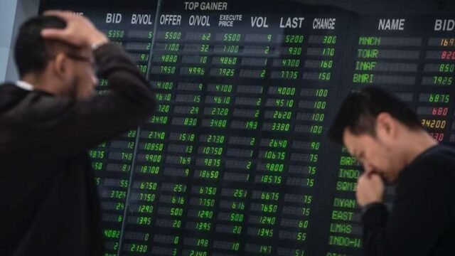 1779761467_5e2f9c4aa39df-karyawan-melewati-monitor-pergerakan-angka-indeks-harga-saham-gabungan-ihsg_1265_711.jpg