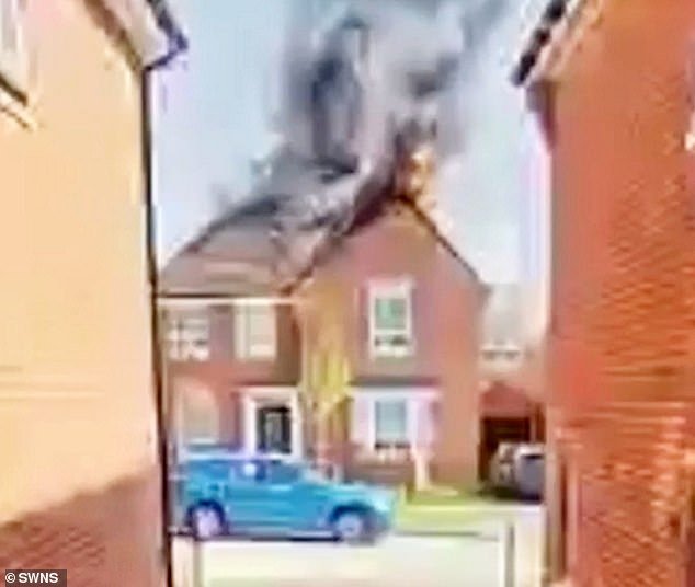 1780066941_108926301-15854881-Shocking_ring_doorbell_footage_captured_the_moment_solar_panels_-m-10_1779964954988.jpg