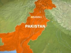 Tre agenti di polizia uccisi in un attentato con un’autobomba nel nord-ovest del Pakistan