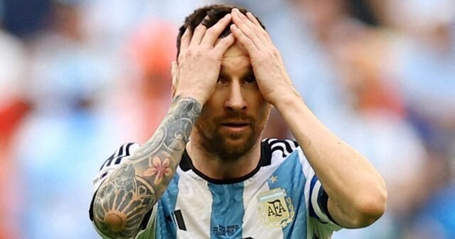 2022-11-22T214521Z_2010475262_UP1EIBM0X1FC6_RTRMADP_3_SOCCER-WORLDCUP-ARG-SAU-REPORT-1778935022.jpg