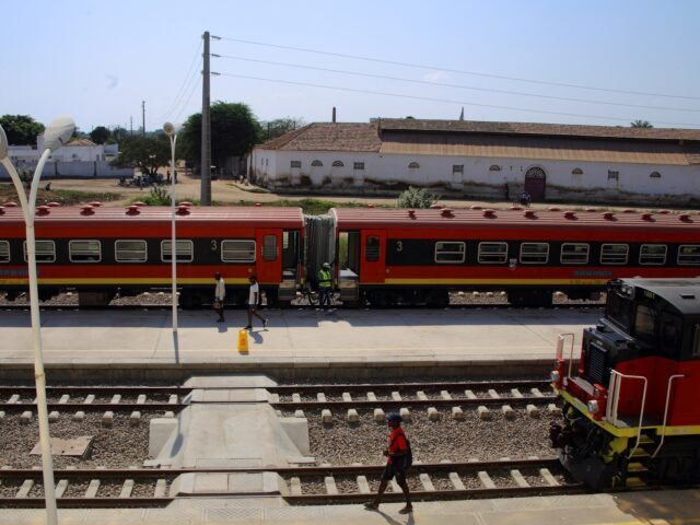 2025-12-17T213041Z_78929371_RC2AQO9HGWT8_RTRMADP_3_USA-AFRICA-TRANSPORTATION-1779876496.jpg