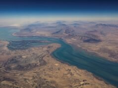 Si sentono esplosioni in Iran mentre i media statali riferiscono di scontri con la Marina americana