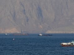 I prezzi del petrolio restano stabili poiché il piano di Trump per lo Stretto di Hormuz non riesce a calmare il mercato