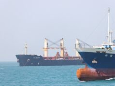 Trump annuncia la pausa nell’operazione statunitense per riaprire lo Stretto di Hormuz