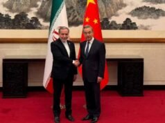 L’iraniano Araghchi tiene colloqui con il cinese Wang Yi a Pechino