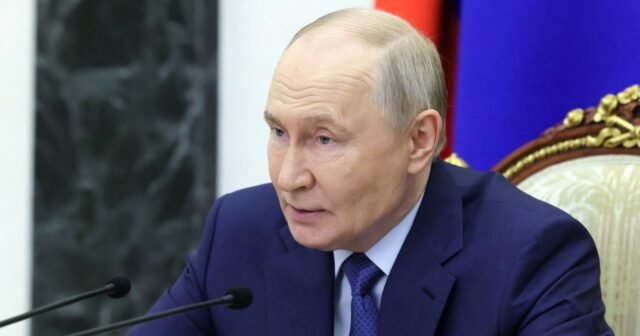 2026-05-15T105716Z_721253956_RC2M9LAQQA63_RTRMADP_3_RUSSIA-ECONOMY-PUTIN-1-1779151008_85411b-1779151107_b359c2-1779152990.jpg