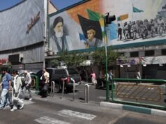 Giorno 88 della guerra in Iran: attacchi statunitensi vicino allo Stretto di Hormuz; colloqui in corso in Qatar