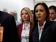 L’ex procuratore generale degli Stati Uniti Pam Bondi testimonia nell’indagine sui file Epstein