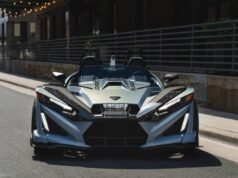 La Signature Edition 2026 di Polaris Slingshot è un veicolo a 3 ruote da 204 CV che cambia colore