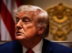Trump dice che presto deciderà sull’accordo con l’Iran e chiede la riapertura dello stretto di Hormuz